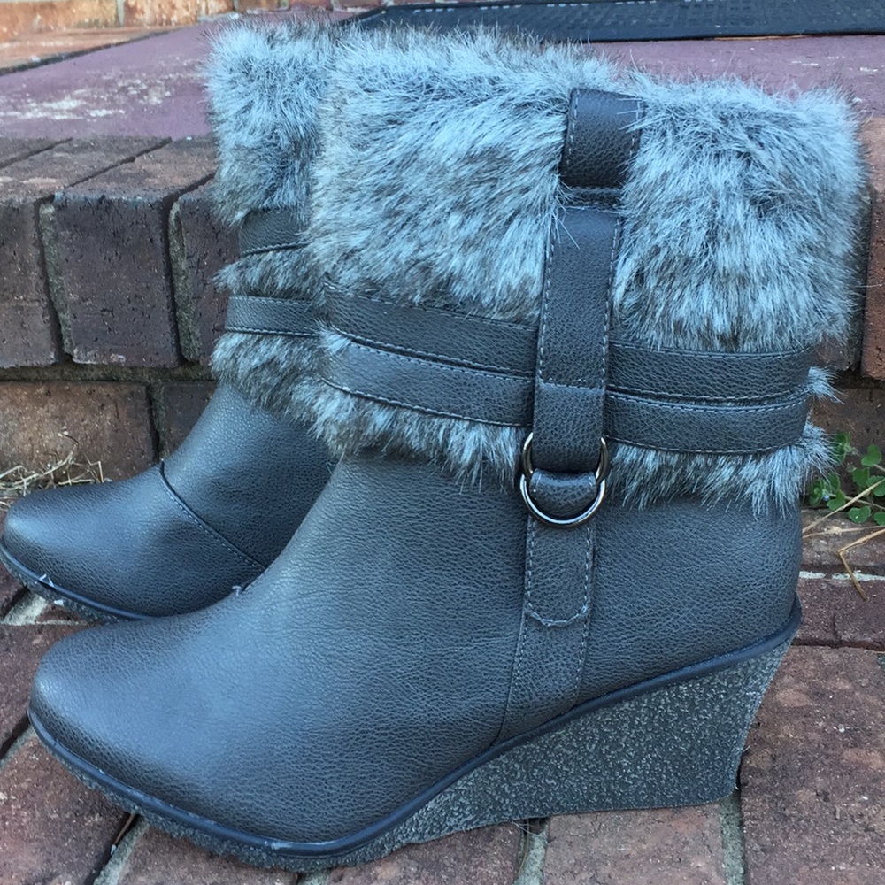 GREY LEATHER CRINKLE FUR FAUX ANKLE WEDGE BOOTIES